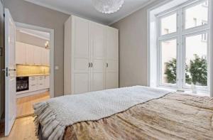 a bedroom with a large bed and a window at Stylish 1-bedroom Oslo apartment in Oslo