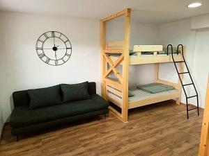 Ένα ή περισσότερα κρεβάτια σε δωμάτιο στο Apartma Pr'Komarjo