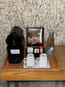 Příslušenství pro přípravu čaje a kávy v ubytování Hotel Perla Central