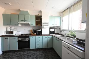 Kuchnia lub aneks kuchenny w obiekcie Playa Bonita Apartment