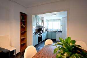 Kuchnia lub aneks kuchenny w obiekcie Playa Bonita Apartment