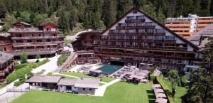 Bazén v ubytování Hotel Etrier nebo v jeho okolí