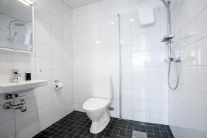 Koupelna v ubytování ApartDirect Arlandastad