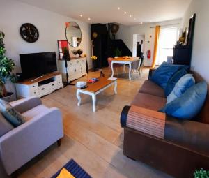 a living room with a couch and a table at Entre deux Ô à Lixhe,Visé Belgique in Visé