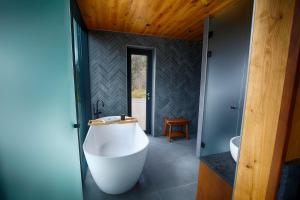 Ένα μπάνιο στο Wilding Hotels Fairbanks