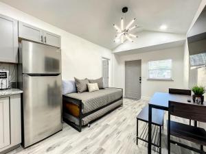 Η κουζίνα ή μικρή κουζίνα στο Private 1br Retreat Fast Wi-fi Pets Welcome