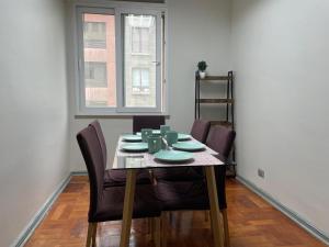 a dining room table with blue dishes on it at Depto calle huérfanos, Santiago in Santiago