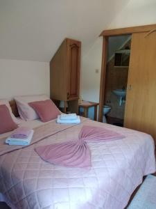 Postel nebo postele na pokoji v ubytování Plitvice House Milan