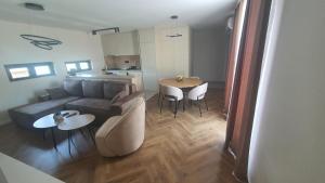 Φωτογραφία από το άλμπουμ του Loft Apartment στην Ποντγκόριτσα