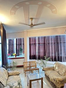Posezení v ubytování Hotel Mist - Budget AC Rooms Near Chandigarh