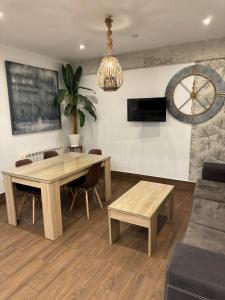 Et tv og/eller underholdning på Granada Center Chueca Deluxe Apartment