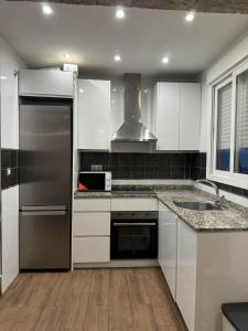 Køkken eller tekøkken på Granada Center Chueca Deluxe Apartment + 53 billeder