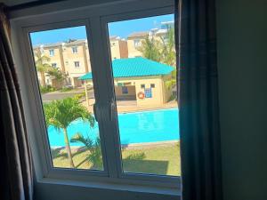 Triplex - Suite parentale في غراند غايوب: نافذة مطلة على مسبح