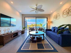 Posezení v ubytování Corasol Condo with Rooftop Pools, Beach Club Access & Private Terrace