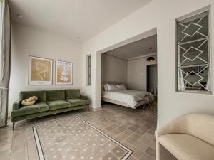 a living room with a couch and a bed at CASA MIA by SERRA HOSPEDAJE in Guadalajara