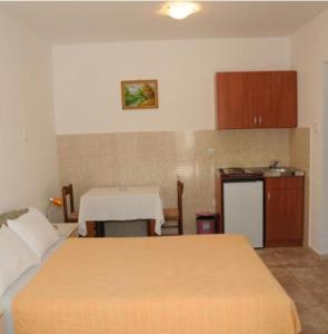 Kuchyň nebo kuchyňský kout v ubytování Apartments Dragišić