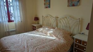 Postel nebo postele na pokoji v ubytování Casares Costa, Vista Bahia,2 bedroom bathroom + 59 fotografií