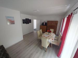 a dining room with a table and chairs at Pipacs Vendégház Berekfürdő in Berekfürdő