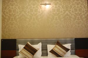 Postel nebo postele na pokoji v ubytování Hotel Delhi Aerocity, NH 48