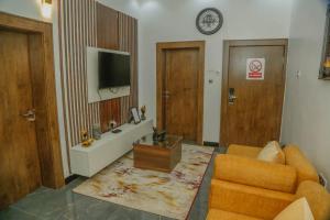 Μια τηλεόραση ή/και κέντρο ψυχαγωγίας στο The Clifford Apartment Owerri