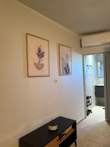 A television and/or entertainment centre at Panorama Studio