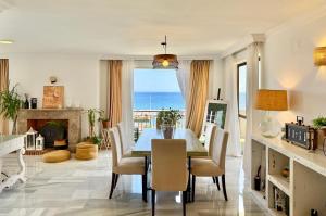 Posezení v ubytování El Faro, Center Marbella Beachfront - EaW Homes