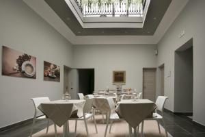 A seating area at Map holiday residence