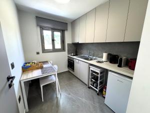 Dapur atau dapur kecil di Date Palm Studio