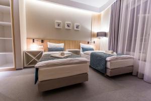 Posteľ alebo postele v izbe v ubytovaní Hotel Falcon