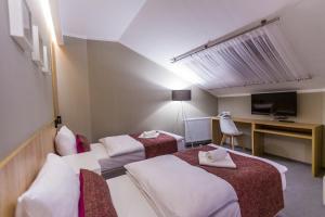 Posteľ alebo postele v izbe v ubytovaní Hotel Falcon