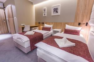 Posteľ alebo postele v izbe v ubytovaní Hotel Falcon
