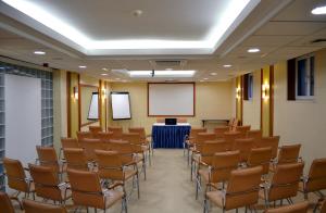 The business area and/or conference room at Hotel Veritas