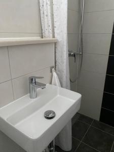 Koupelna v ubytování Apartments More Marušići