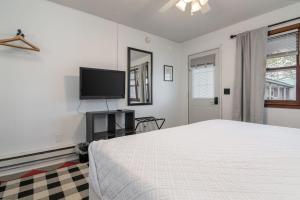 Gallery image of LumberJill Lodge Room 6 in Balsam Lake