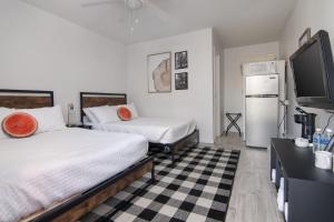 Ένα ή περισσότερα κρεβάτια σε δωμάτιο στο LumberJill Lodge Room 4