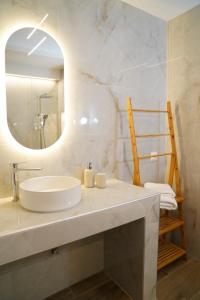 Ένα μπάνιο στο MoNTaN Suite Apartment