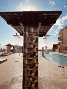a view of a swimming pool with a building at Puesta del sol en playa arena in Puerto de Santiago