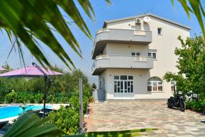 Πισίνα στο ή κοντά στο Apartmani Lucante