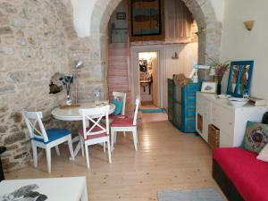 Η κουζίνα ή μικρή κουζίνα στο Cute studio in medieval village of Kalamoti Chios
