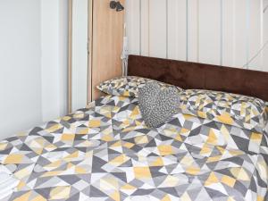 Ένα ή περισσότερα κρεβάτια σε δωμάτιο στο Sundance +3 φωτογραφίες