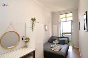 Khu vực ghế ngồi tại MMRent Shipyard Room