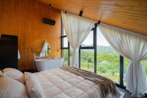 Postel nebo postele na pokoji v ubytování Villa Teza - Cabana - Serra Gaúcha