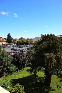 a parking lot with cars parked in a parking lot at La Cachette Sauvage au cœur de Villefranche in Villefranche-sur-Saône +16 photos