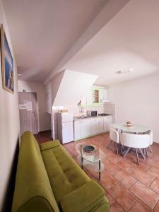 Kuchyň nebo kuchyňský kout v ubytování Apartments Vugica Šilo