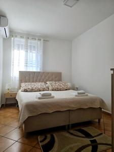 Posteľ alebo postele v izbe v ubytovaní Apartments Vugica Šilo