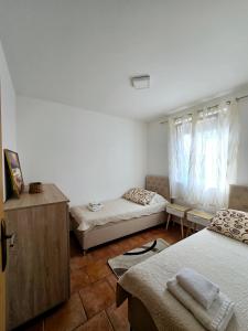 Posteľ alebo postele v izbe v ubytovaní Apartments Vugica Šilo
