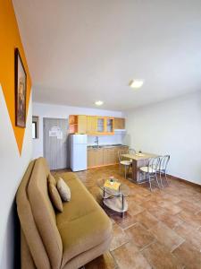 Kuchyňa alebo kuchynka v ubytovaní Apartments Vugica Šilo