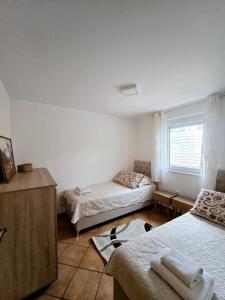 Posteľ alebo postele v izbe v ubytovaní Apartments Vugica Šilo