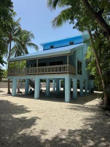 El edificio en el que está la casa vacacional