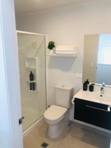 Ένα μπάνιο στο Modern minimalistic apartment,3BR +34 φωτογραφίες